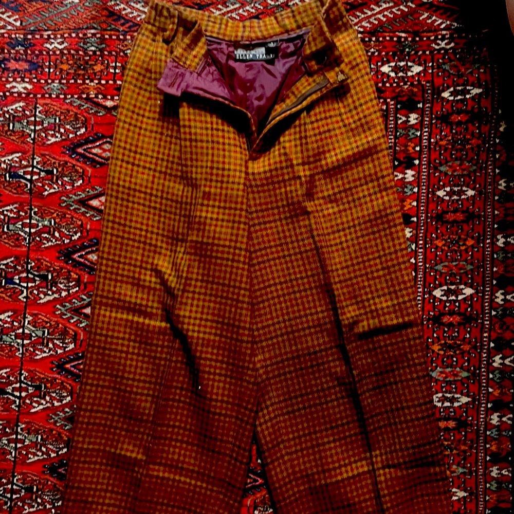 Ellen Tracy size 6 lined 100 % wool burgundy colored trousers